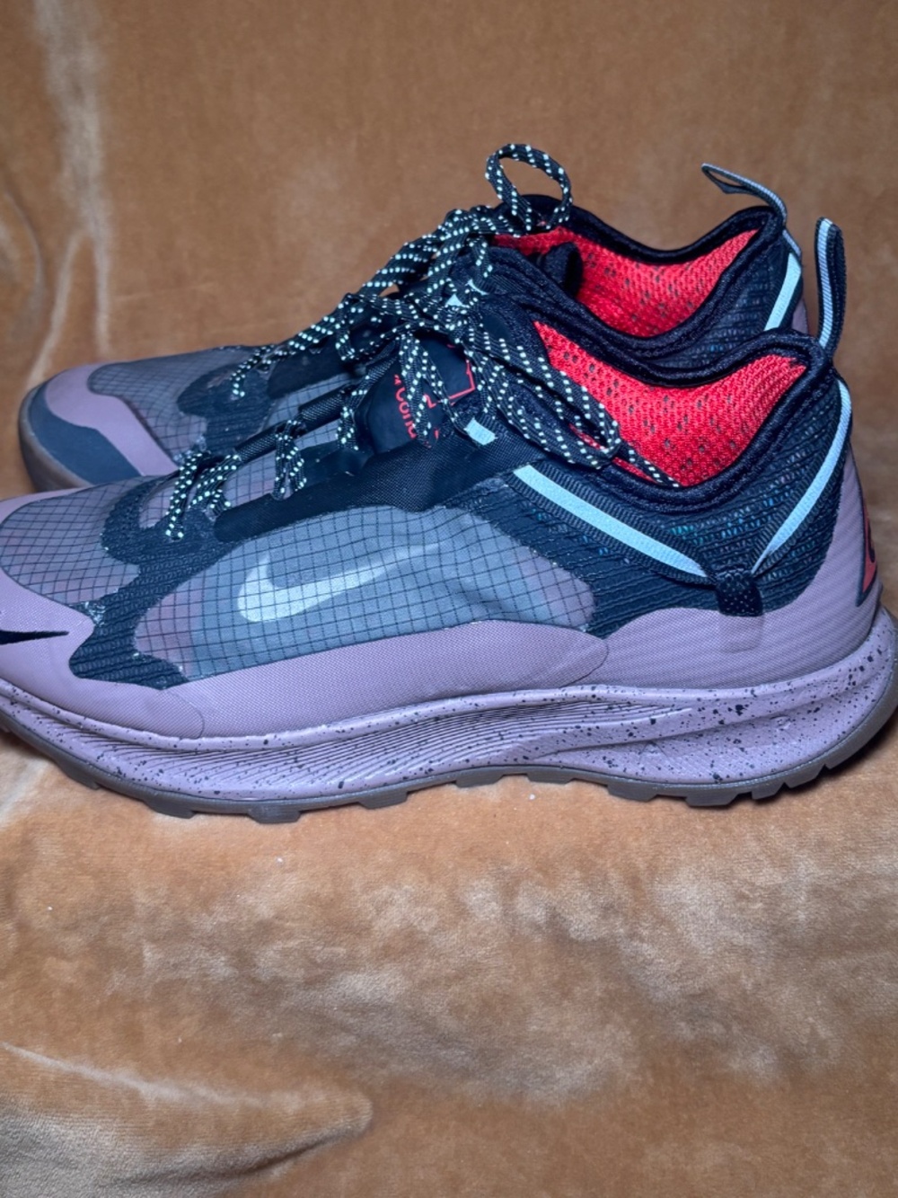 Nike - Picture 3 of 5